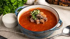 According to professional chefs, which type of meat should never be used in soup?
