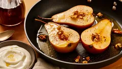 An Amazing Dessert Made with Pears, Applesauce, and Walnuts in 5 Minutes