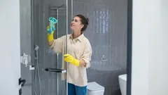 Shower Enclosure Wall Cleaning: How to Prevent Limescale Buildup with Home Remedies